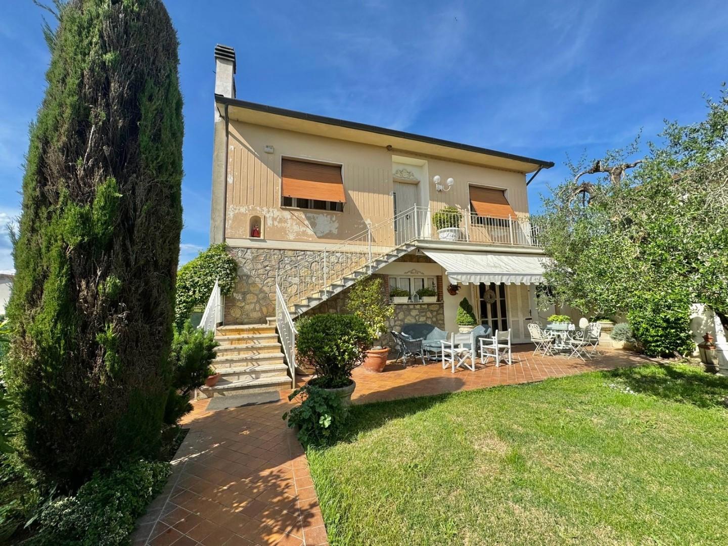 Villa in vendita a Ponsacco | Agenzia Toscana Immobiliare