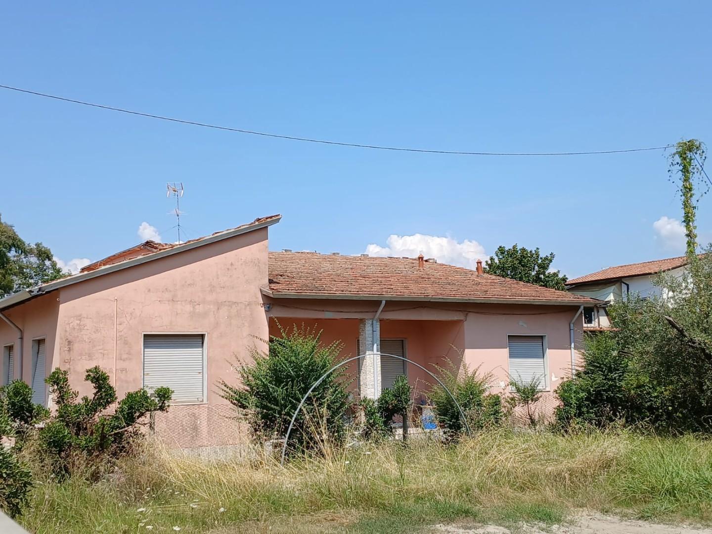 Casa semindipendente in vendita a Carrara