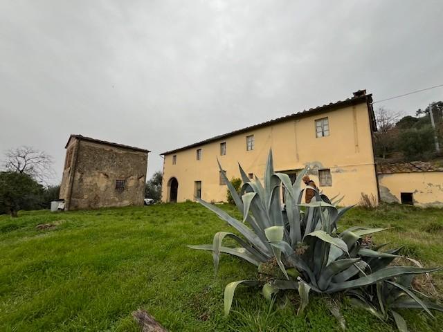 Colonica in vendita a Pescia