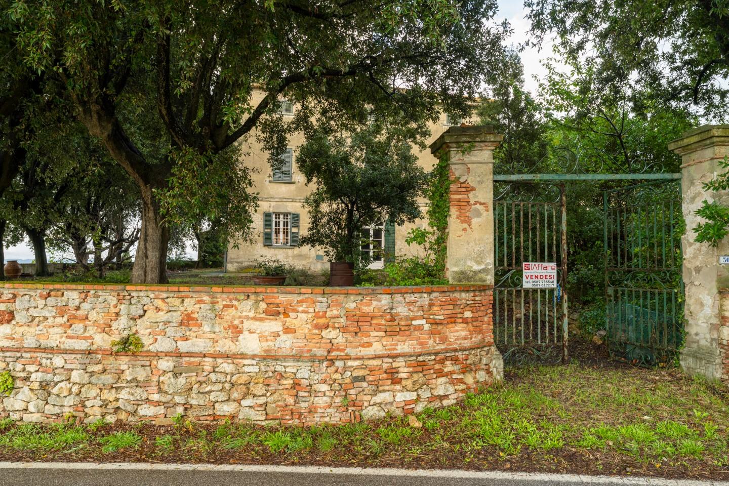 Stabile/Palazzo in vendita a Terricciola