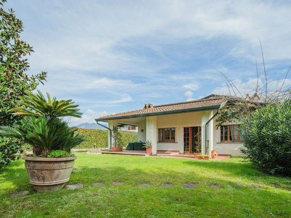 Villa in vendita a Montignoso