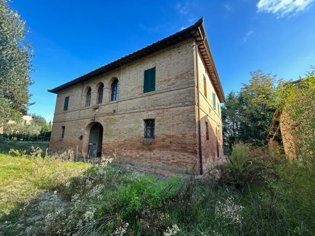 Colonica in vendita a Siena