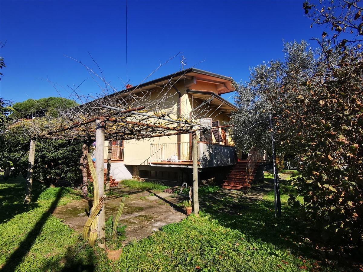 Villa in vendita a Carrara