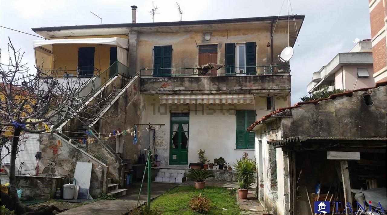 Porzione di casa in vendita a Marina Di Carrara, Carrara (MS)