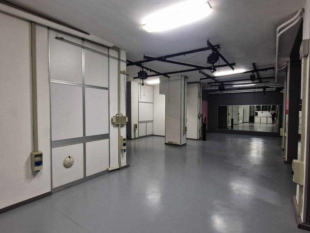 Negozio in vendita a Genova, Via Gian Battista Monti