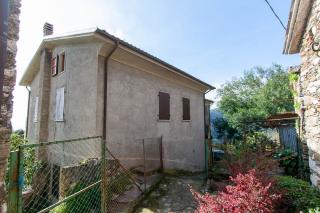 Casa semi-indipendente in vendita a Solaio, Pietrasanta (LU)