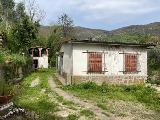 Casa indipendente in vendita a Rezzano, Calci (PI)