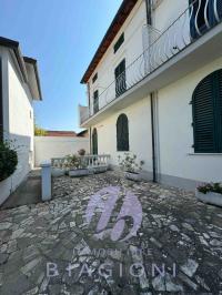 Porzione di casa in vendita a Tonfano, Pietrasanta (LU)