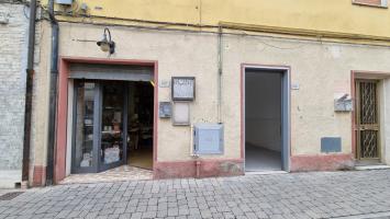 Fondo commerciale in vendita a Collesalvetti (LI)