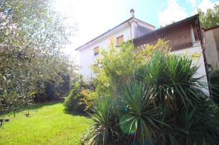 Porzione di casa in vendita a Nozzano, Lucca (LU)