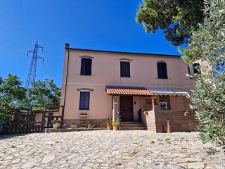 Colonica in vendita a Piombino (LI)