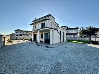 Casa indipendente in vendita a Santa Lucia, Pontedera (PI)