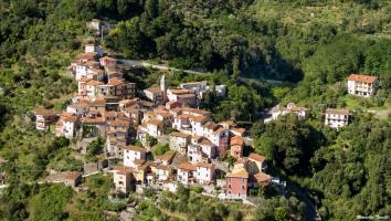 Casa semi-indipendente in vendita a Carnea, Follo (SP)