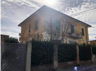 Porzione di casa in vendita a Marina Di Carrara, Carrara (MS)